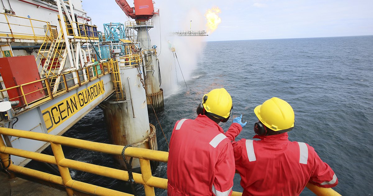 How #AI is building better gas stations and transforming @Shell’s global #energy business - from drilling more efficiently to shutting down a gas pump with someone smoking: https://aka.ms/AA2pitg