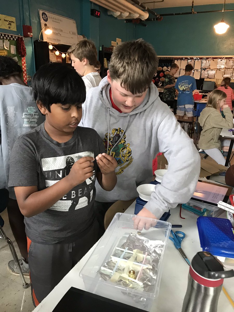mrsjmchenry's tweet image. Building a raft for the Billy Goats. Extending our fractured fairy tale study. #scientistsatwork #funwithSTEM @HPCS_TN @CSFlowerPower @mrsdebbiefrisby