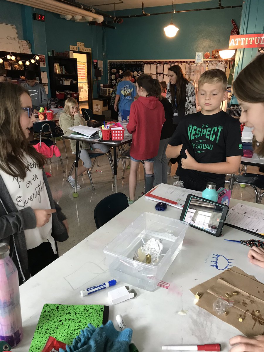 mrsjmchenry's tweet image. Building a raft for the Billy Goats. Extending our fractured fairy tale study. #scientistsatwork #funwithSTEM @HPCS_TN @CSFlowerPower @mrsdebbiefrisby