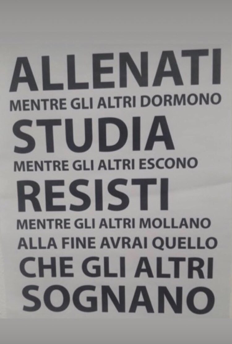 VianiSimone's tweet image. 