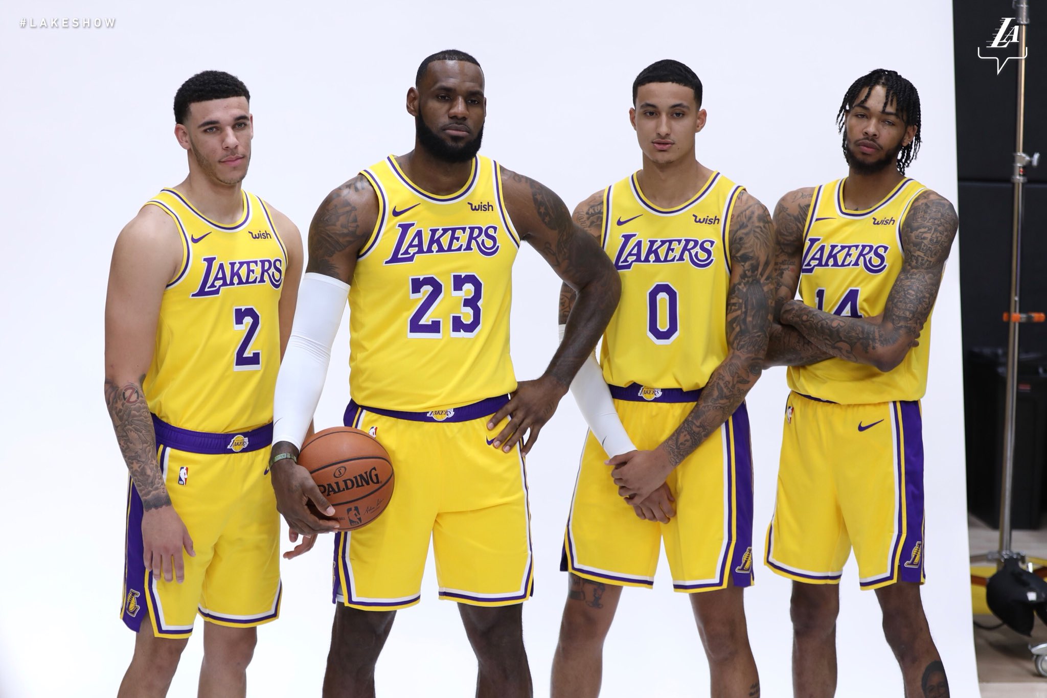 Camisa 23 "A nova era do Los Angeles Lakers. https://t.co/Qfxcn6MJuU" /