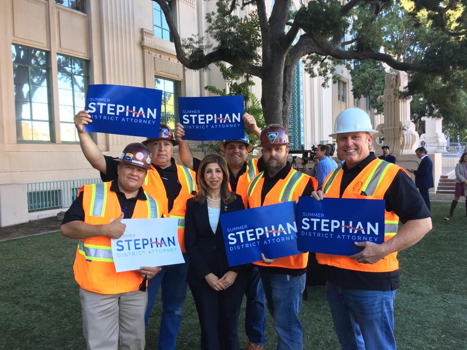 WSCarpenters's tweet image. Are you ready for Nov. 6th? Be sure you're informed by visiting swcarpenters.org/hammer-the-vot… for more information on registration and the latest news on the 2018 midterm elections. #SWCarpenters #HammerTheVote #ItsOurJob #2018Midterms