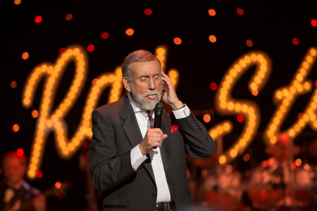 ray having a great time performing at ray stevens cabaray in nashville theres a live piano bar dinner and a full show - Ray Stevens Christmas Songs ray having a great time performing at ray stevens cabaray in nashville theres a live piano bar dinner and a full show - Ray Stevens Christmas Songs