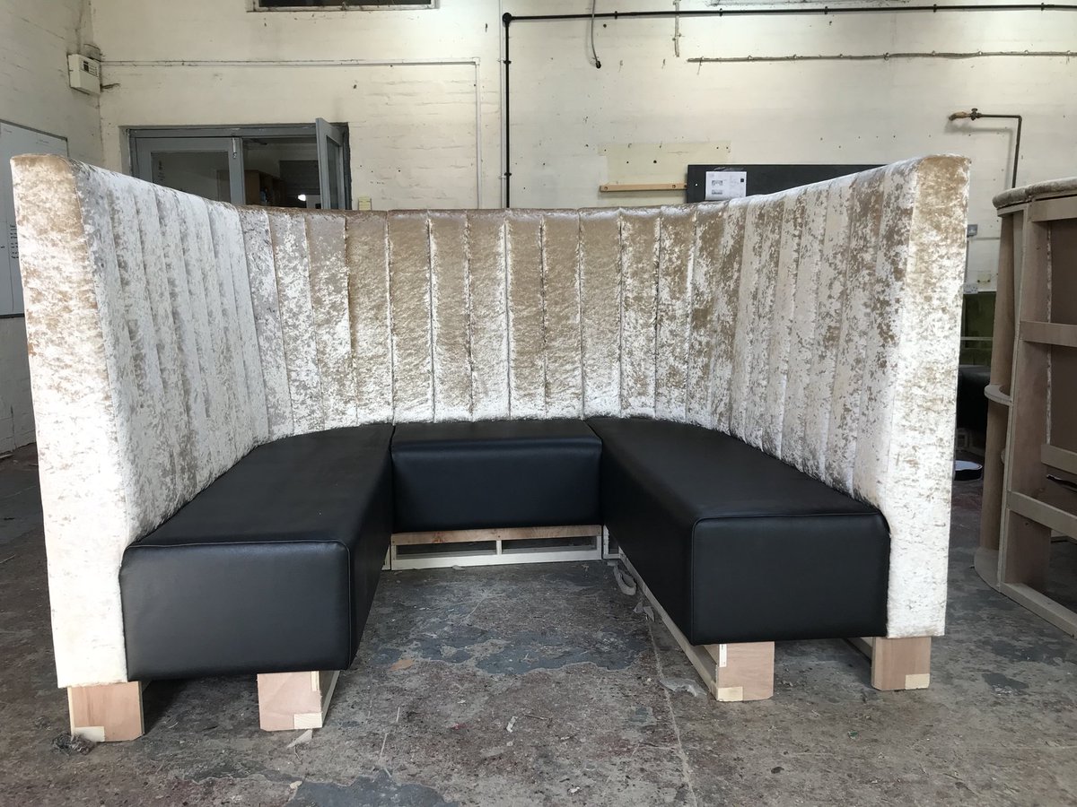 Meridianuph's tweet photo. 1of6 large booths #manufactured for the brand new @PlayersDurham  upholstered in @aguafabrics crib 7 seats abd #luxury #velvet #quality #bespoke #upholstery #teamwork @_BusinessDurham https://t.co/djp2SlElTL