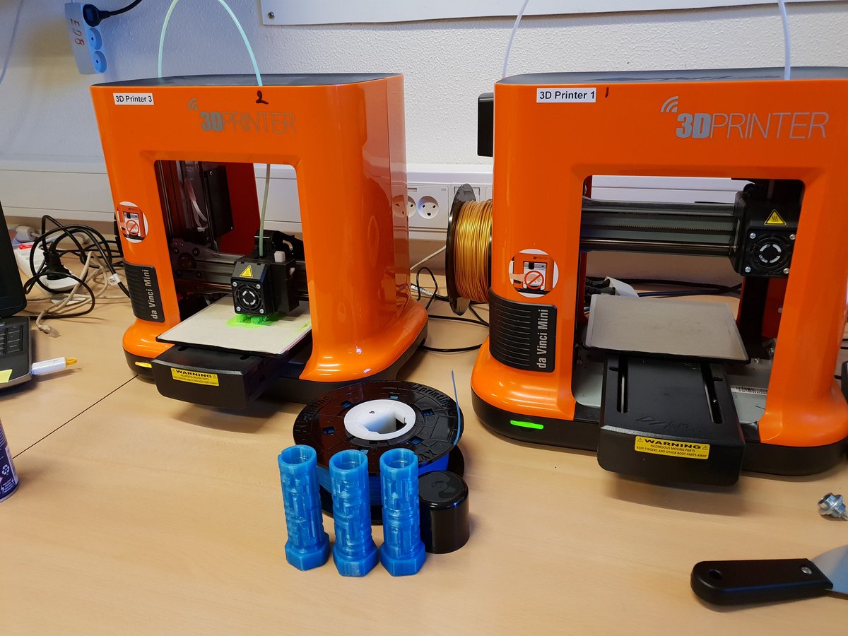 ThomasNielsen1's tweet photo. Tech day. Microbit tinker, easy to use, Kit. 3d printing students Ludo bricks.#edtech #microbit #365eduCOPENHAGEN #edtek #elecfreaks https://t.co/XCkOd18v0Q