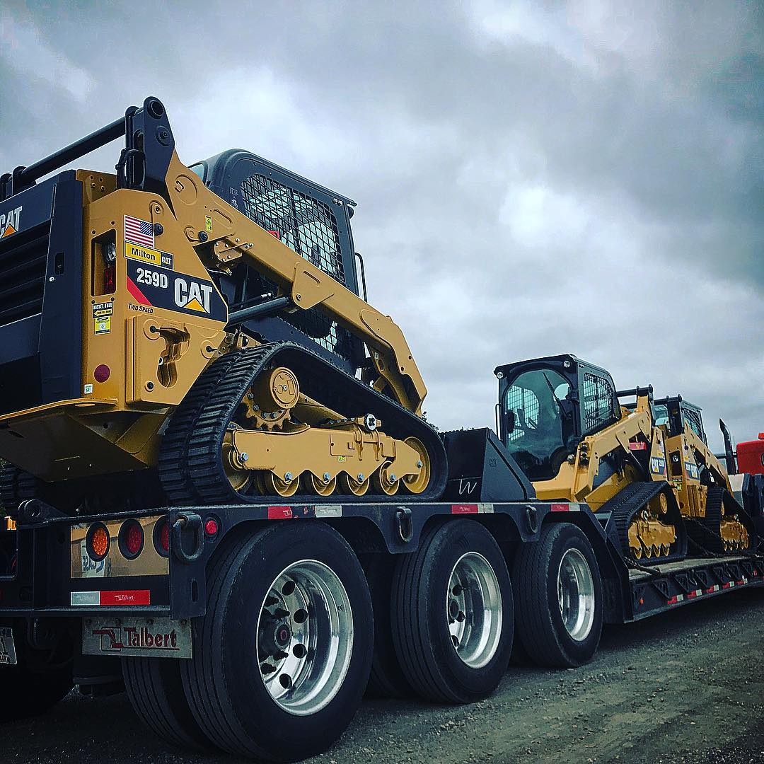 CaseFMS's tweet photo. Gearing up for snow season with brand new @CaterpillarInc equipment arriving over the next month! #CaseSnow #CatEquipment #BrandNewToys #ReadyForSnow #LetSkipFall https://t.co/NY8A4Aa2HK