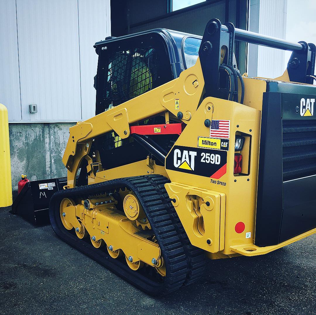 CaseFMS's tweet photo. Gearing up for snow season with brand new @CaterpillarInc equipment arriving over the next month! #CaseSnow #CatEquipment #BrandNewToys #ReadyForSnow #LetSkipFall https://t.co/NY8A4Aa2HK
