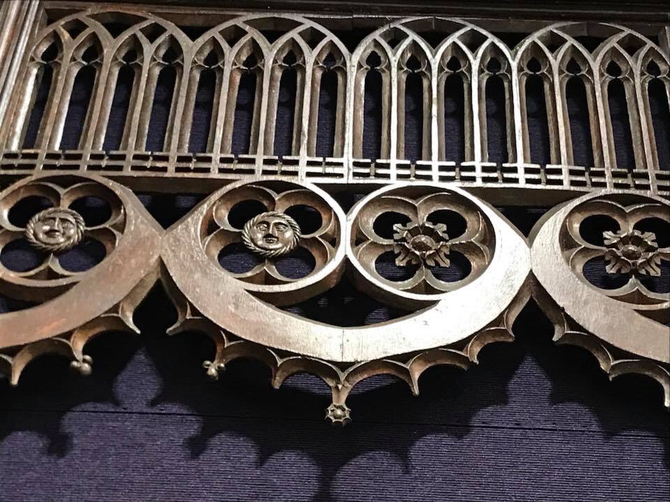 TudorAge1973's tweet photo. A mid to late 15th century carved oak screen section. English or French.
1450 -1500.
Photo and words
© Tudor & 17th Century Experience on Facebook.
#OakScreen #15thCentury #ScreenSection #Furniture #French #English #History https://t.co/MSxr1nki3D
