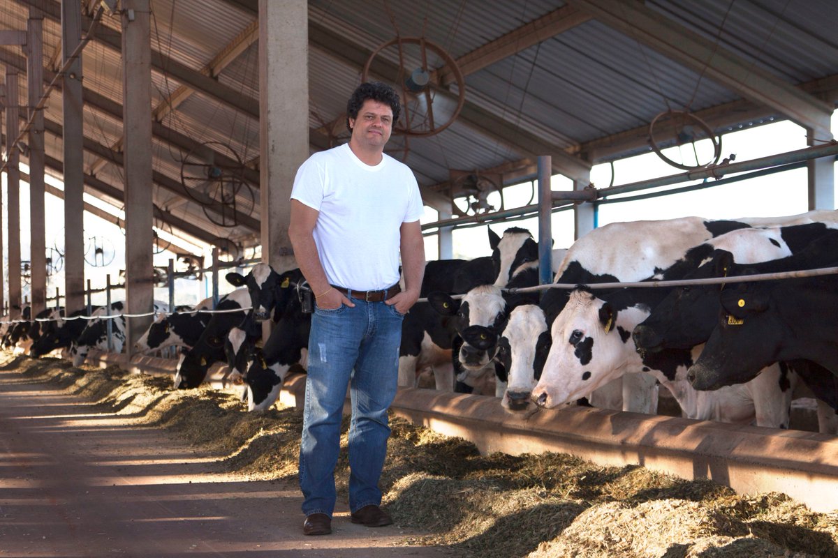 MilkPointBR's tweet photo. Como a Agrindus mantém sua equipe comprometida e motivada? https://t.co/l04C74F0dp 😁👍 #cursosOnline #blogeduca #cow #Agrindus #farming #medvet #zootecnia #dairymilk https://t.co/kKotsflhbY