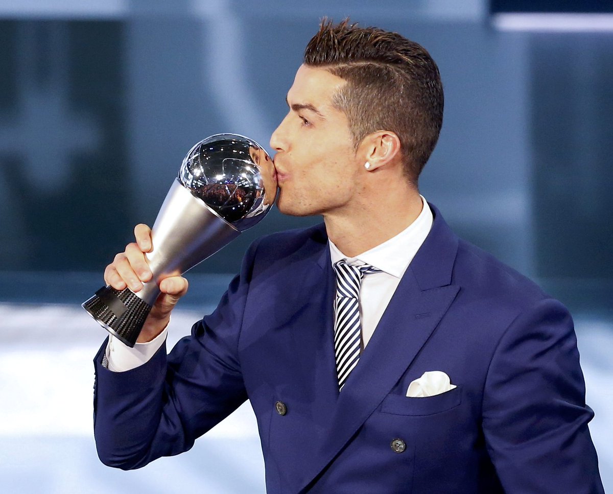 TeamCRonaldo's tweet image. #TheBest FIFA Men&apos;s Player Award winners:

2016: #Cristiano
2017: #Cristiano
2018: #Modric.