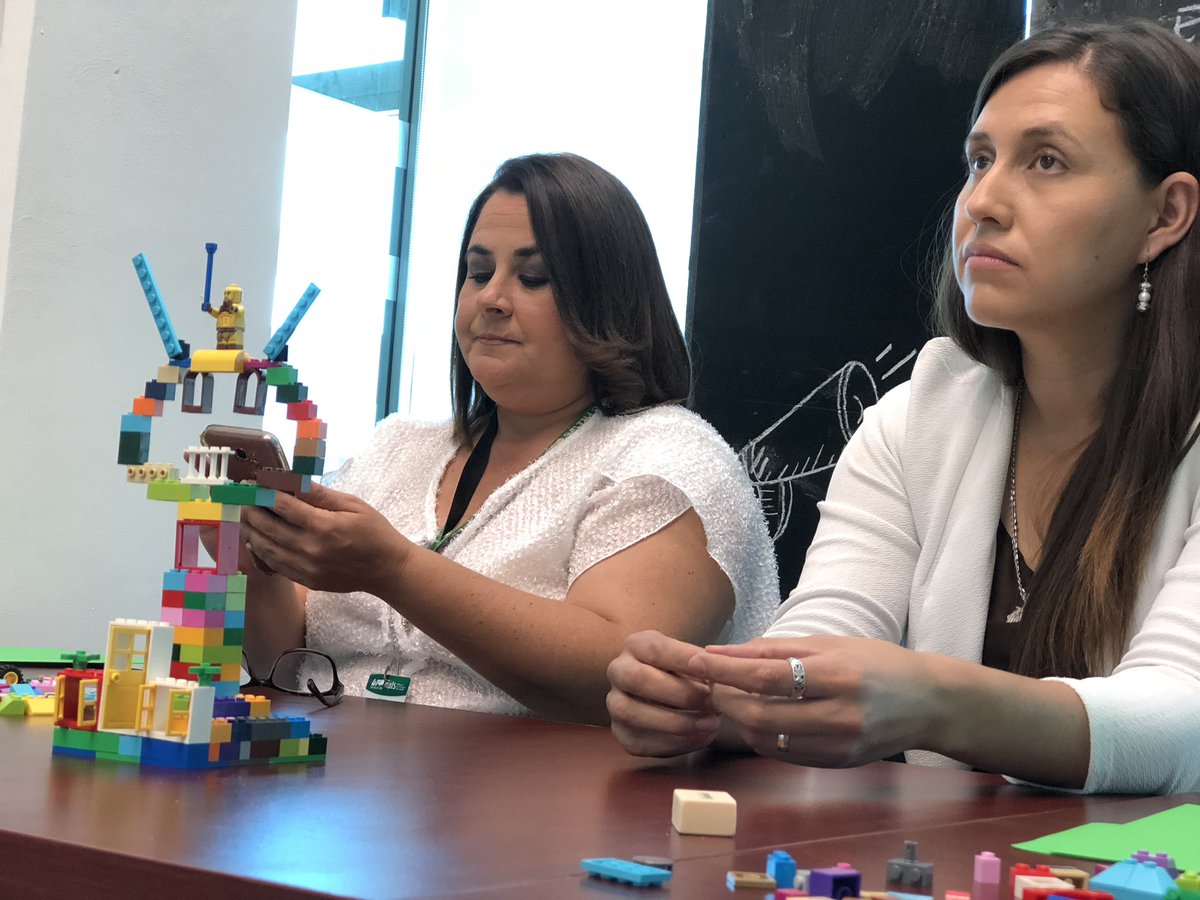 cobacjfeo's tweet photo. Muchas gracias a nuestros amigos de la @UTSaltillo por impartirnos el Taller de Creatividad y Diagnóstico. Impartiendo una cultura emprendedora. #saltillo #cobac #jfeo https://t.co/lbsVZCm8RC