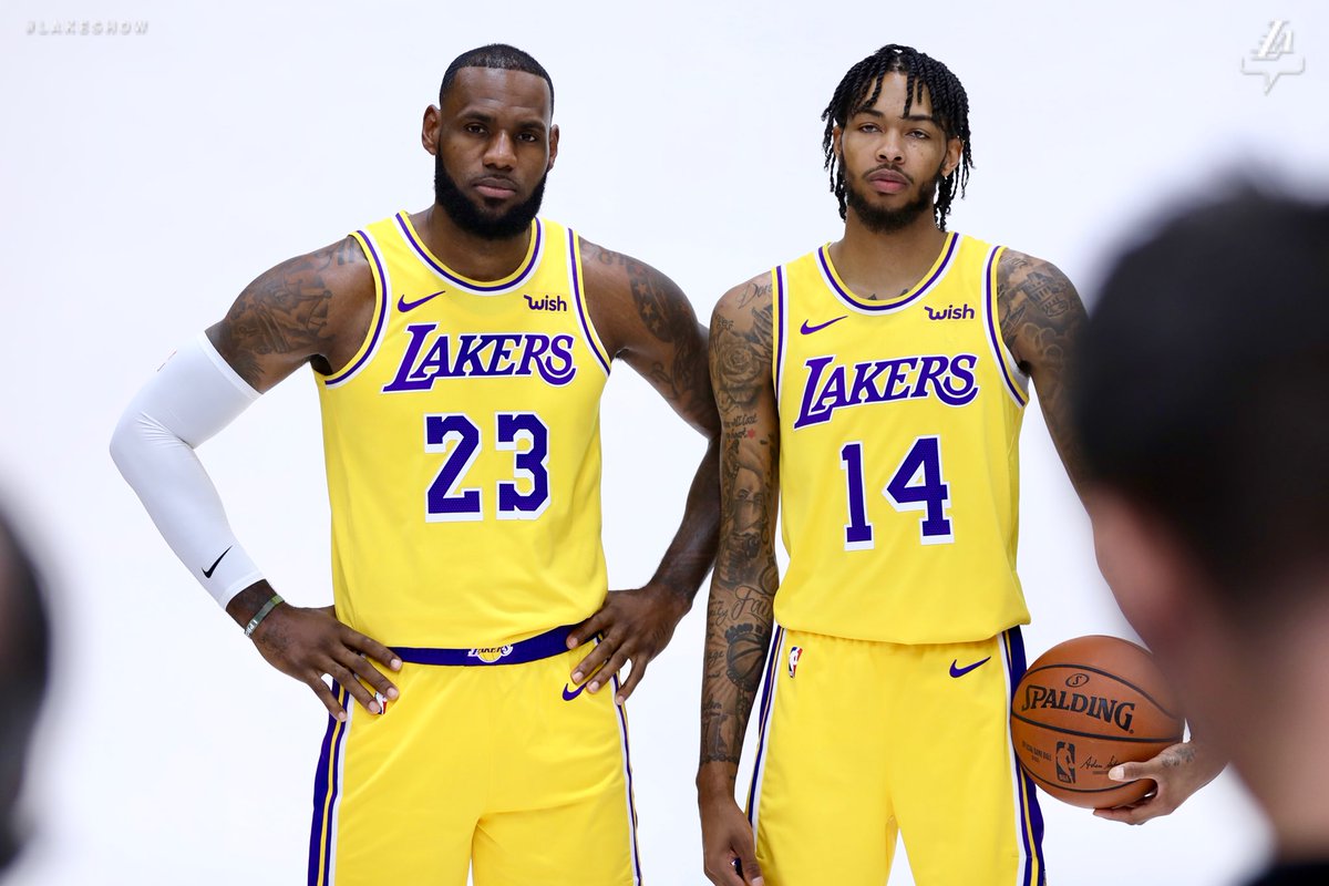Lakers's tweet photo. New squad for the 👑 #LakeShow https://t.co/ksIku7jezw