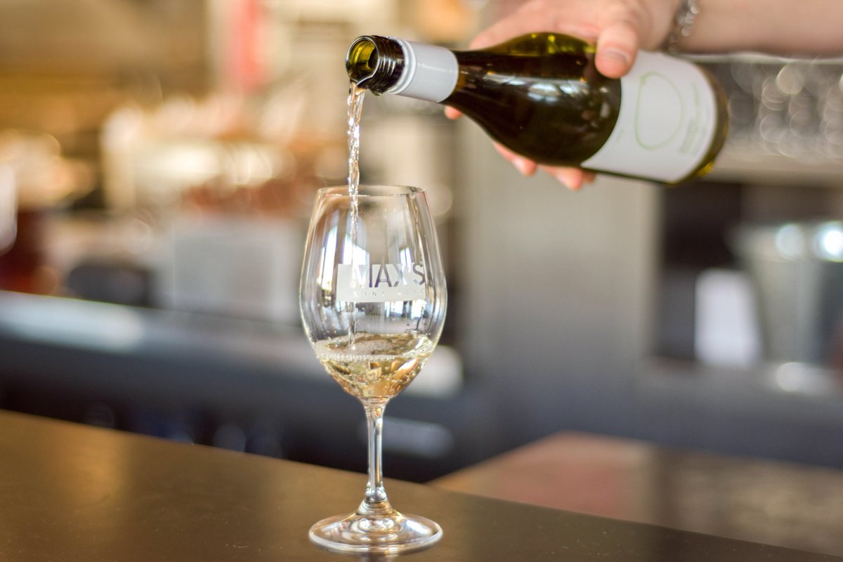 Join your friends pinot grigio, chardonnay and sauvignon blanc at happy hour. $6 sips before 6pm. #sixbysix