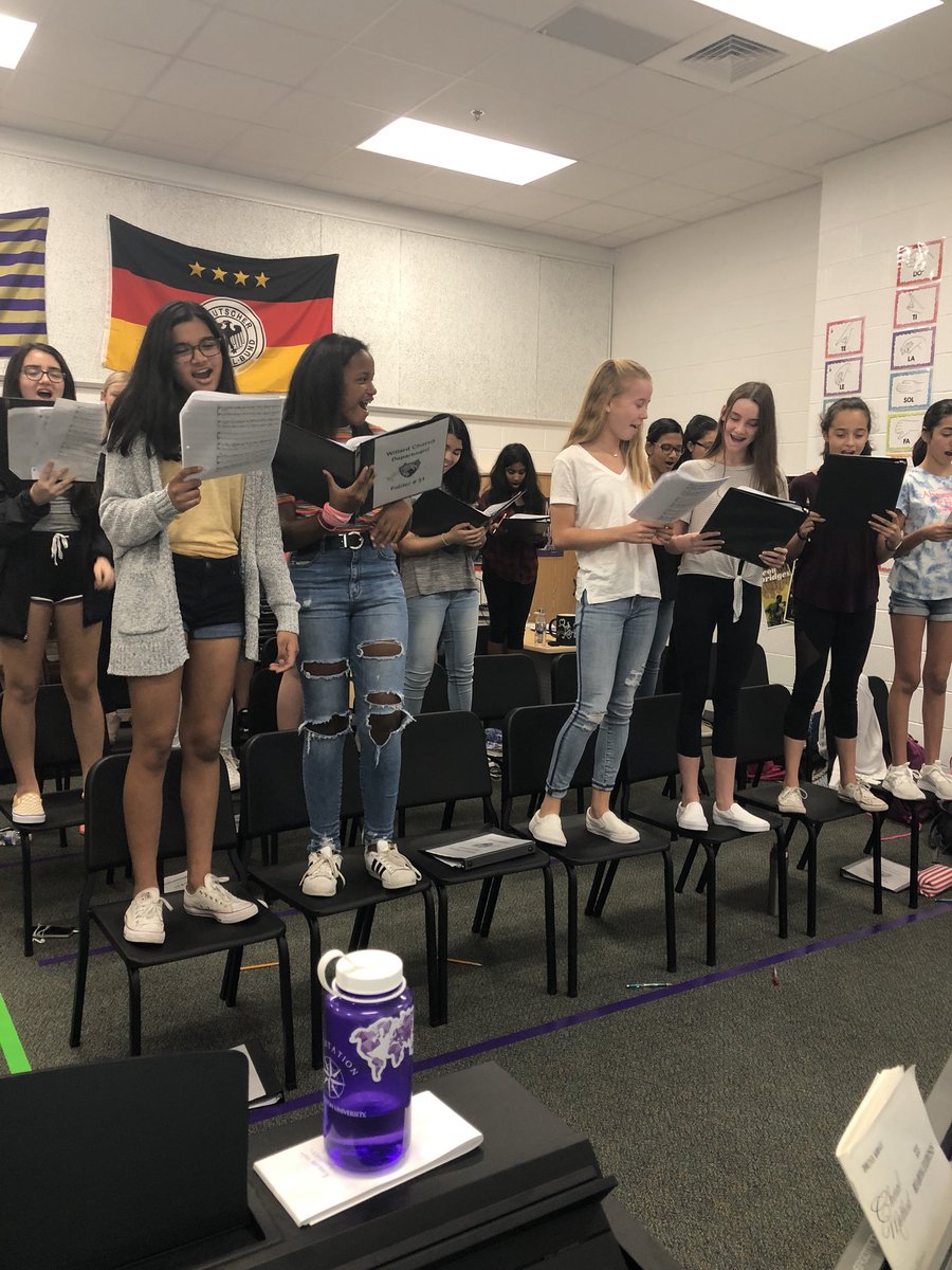 LightridgeSings's tweet photo. Rainy days don’t bring down 8th Grade Women’s Chorus! #LikeaSingingBird 🎼 https://t.co/lDVconQQV1