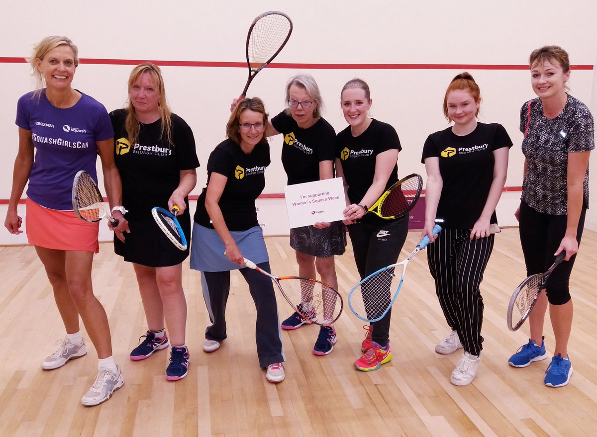 Our @PrestburySquash ladies have been showing their support for #womenssquashweek @englandsr at their ladies team training tonight 👊 #squashgirlscan 🙌