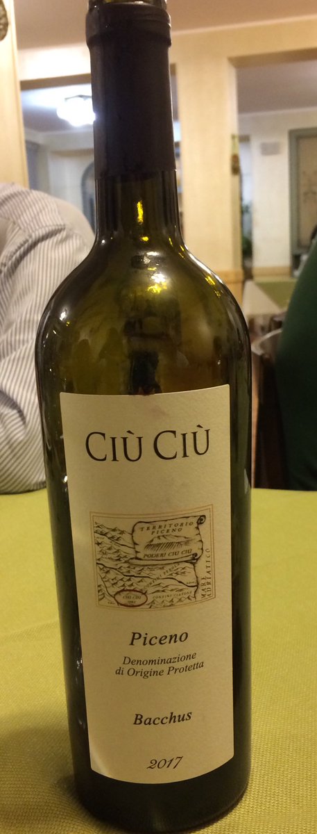 crociangelini's tweet photo. Perché non credi che #miVada un buon bicchiere di vino a quest’ora?
In vino veritas, e la verità va bene a tutte le ore
#wilcongiuntivo #scritturebrevi https://t.co/vrlRuttkoG