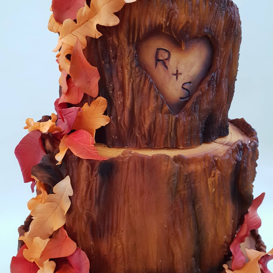 JuliesCakeBox's tweet photo. #rustic hand modelled/textured bark effect wedding cake, airbrushed with @Dinkydoodlecake airbrush colours on white @CakeStuffLtd Couture sugar paste. Sugar autumn leaves veiner using the #flowerpro multi leaf veiner from @KatySueDesigns #weddingcake  #cakedecorating #weddings https://t.co/LJ53lvAIZs