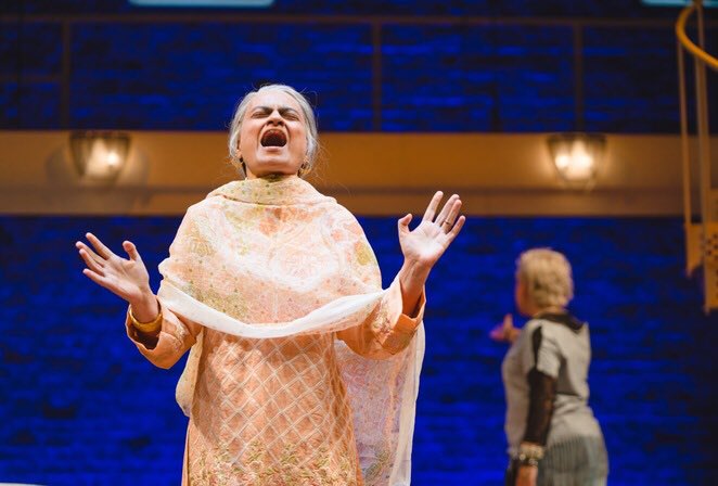 AlisonDayani's tweet image. Here’s #WeekendNotes review of Tartuffe @TheRSC Swan Theatre - “a masterstroke by TV comedy writers Anil Gupta &amp;amp; Richard Pinto to transfer story to #Birmingham Muslim family with a Bosnian cleaner” ★★★★★ #RSCTartuffe til Feb 23 but sure to sell out.
weekendnotes.co.uk/rscs-tartuffe-…