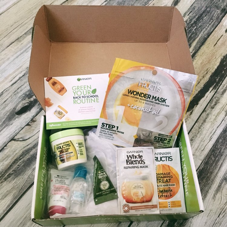 Stephotographyy's tweet photo. @influenster @GarnierUSA @Walmart #WalmartBeauty #BeautyResponsibly #complimentary I’ve gotten a chance to use a few of these masks and my favorite so far is the 1 minute hair mask in the jar which is top left in this pic! Can’t wait to finish trying all of these! https://t.co/ox5gNjvIOk