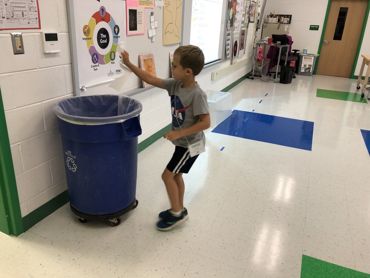 Jmschickel42's tweet photo. How close should you be to the recycle bin? Close enough to touch it!! #first6weeks #routines @StratfordLndgES @MrsWenzelSLES https://t.co/VWt7Yyu5NZ