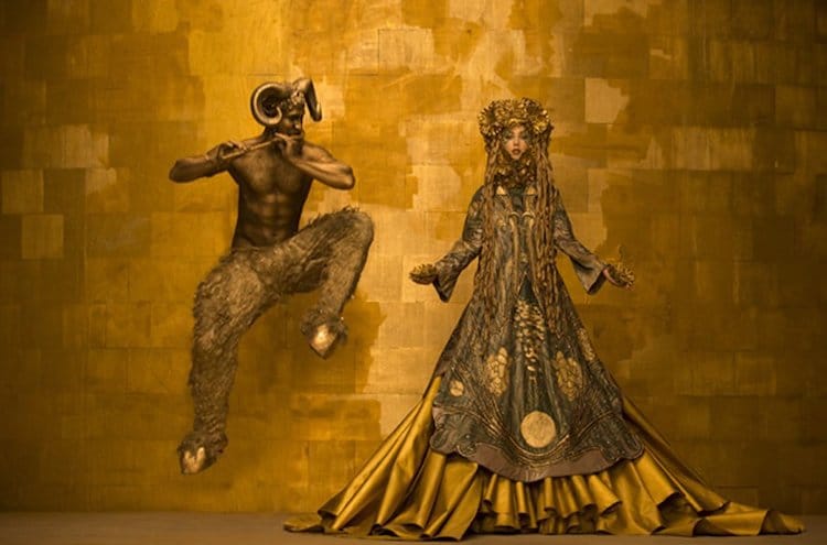 ofterrabella's tweet photo. Avusturyalı fotoğraf sanatçısı #IngePrader'in, yurttaşı #GustavKlimt'in Altın Dönem'ine ait ikonik eserlerine canlı modellerle 3. boyut eklediği fotoğrafik rekreasyonlar.. Seri, Viyana'da yılda bir #AIDS için bağış toplanan Yaşam Balosu adlı etkinlik kapsamında 2015'te çekilmiş. https://t.co/ENuzaFBMit