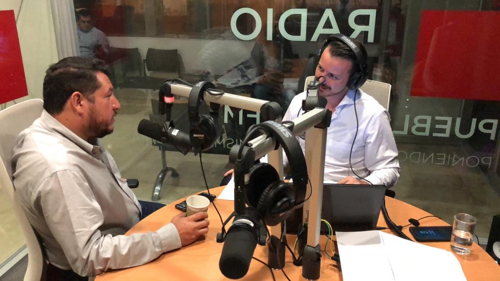 SmartCityLATAM's tweet photo. #SCELC18 fue y es para poner manos a la obra, vincular a todos los actores de las ciudades e impulsar mejores territorios, dijo Manuel Redondo de @FiraBarcelonaMX @Fira_Barcelona con @HectorRodrigo en @Imagen_Puebla. https://t.co/hc2H28HK4V