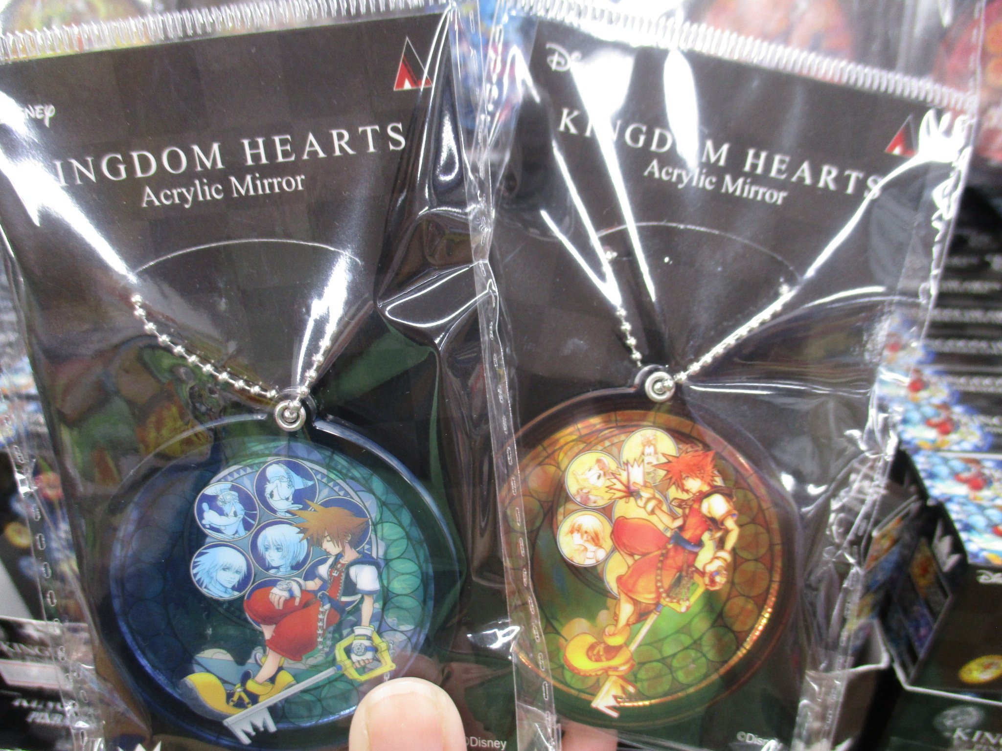 アニメイト池袋本店 בטוויטר グッズ情報 ５f Kingdom Hearts キングダムハーツ コーナーにてステンドグラス風のデザインが綺麗な ピンバッジコレクション アクリルミラー を販売中です 是非コーナーにお立ち寄りください