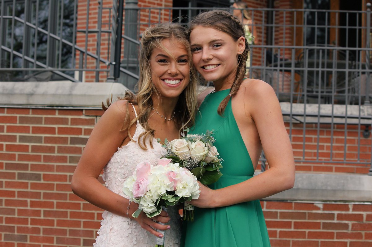 olivviagreen's tweet photo. happy bday liv #twin I can’t wait to tend more of ur wounds❤️❤️❤️❤️@oliviablank9 https://t.co/2mSknKtEsk