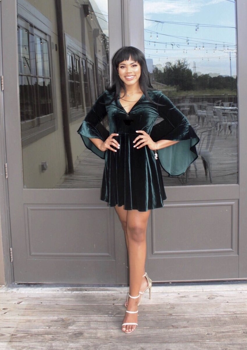 LeahJeannn's tweet photo. You can achieve anything you set your mind to! I am grateful to #XULA22 for choosing me to be their 2018-2019 Miss Freshman! I am looking forward to representing you all in a positive light and making this year is one to remember! ✨ https://t.co/KZOMbzMwZ0