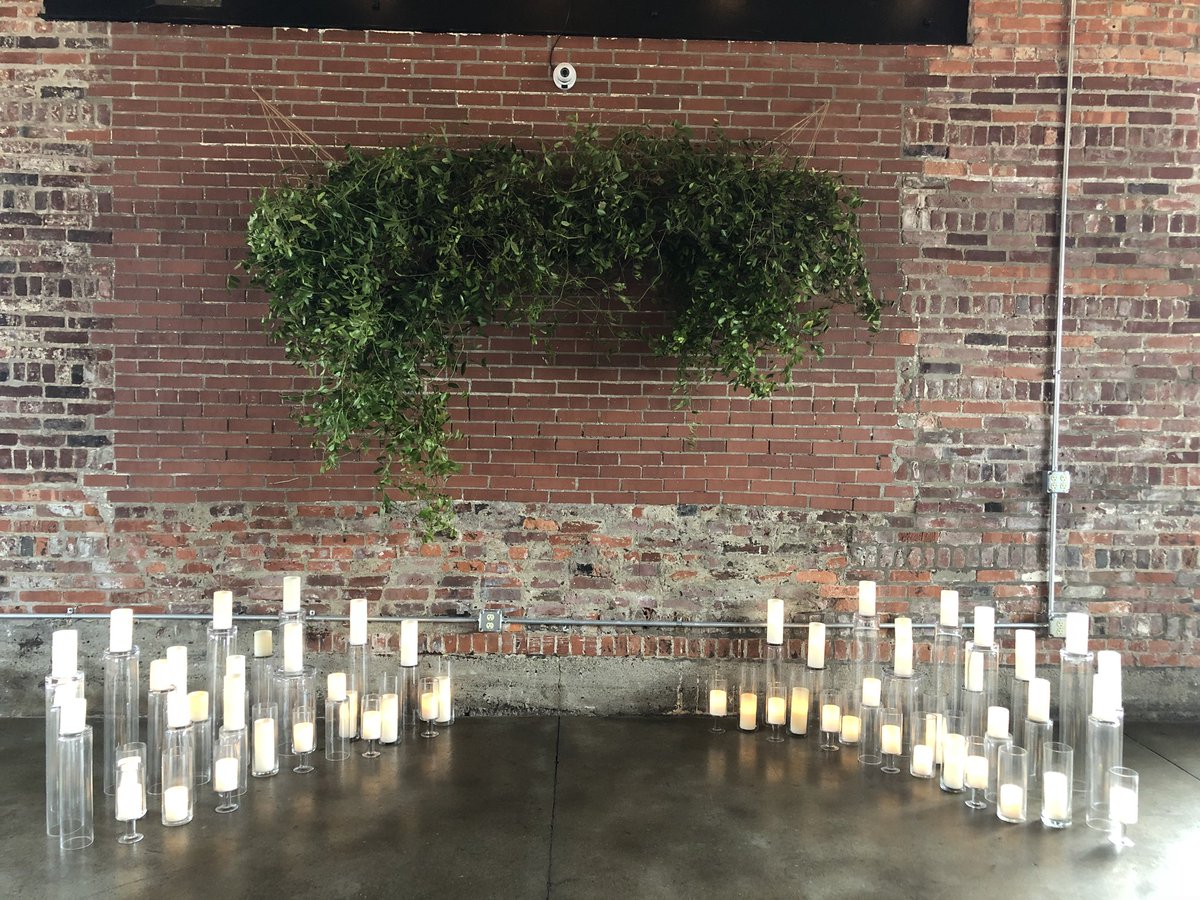 OneofaKindEvent's tweet image. It’s an installation year in 2018, and this is one of our favorites so far!!  Could not have been happier putting this together for the lovely Aubree and Tim. 😍