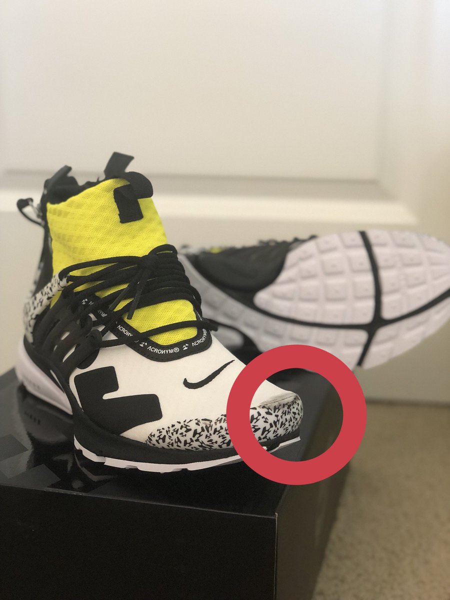 projecthypex's tweet photo. Come on @nikestore, the only time I’m given a W, I still get an L... 😫 I just got these and it came damaged. #AcronymPresto https://t.co/79dMGhnsor