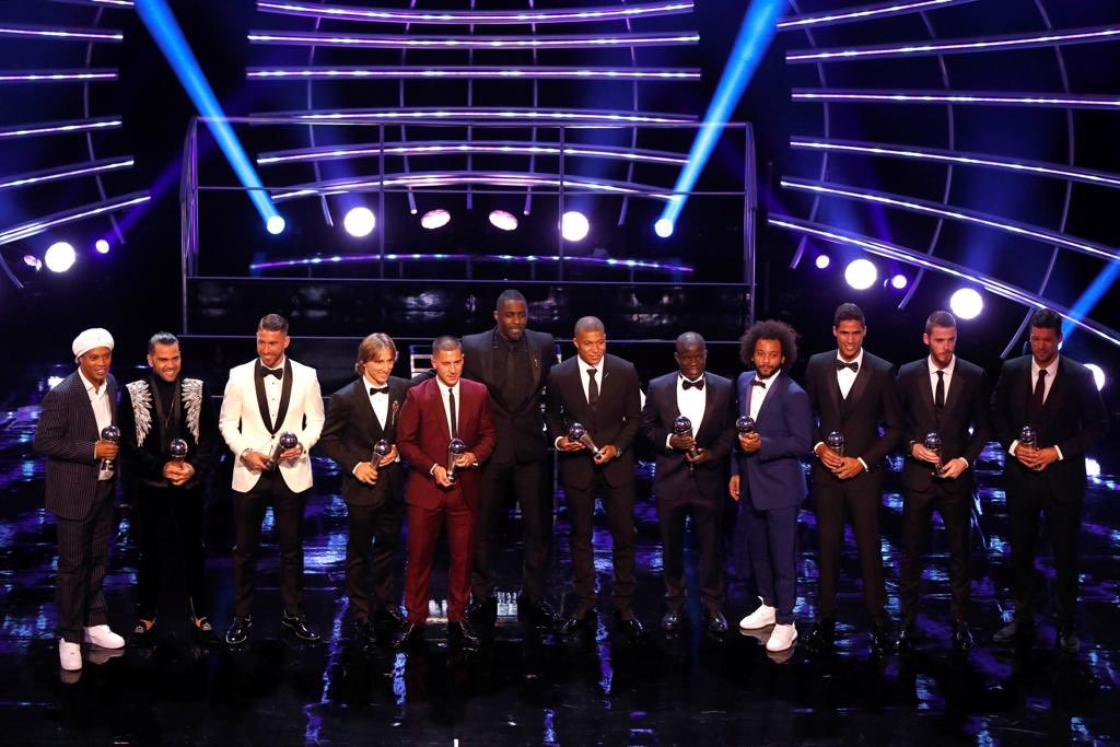 D_DeGea's tweet photo. A moment to savour... THANKS!!! #TheBest #World11 https://t.co/R5ZU7oK8hG