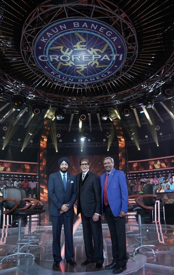 KBC Karmaveer Episode : Sr. Bachchan invites Indian National Team