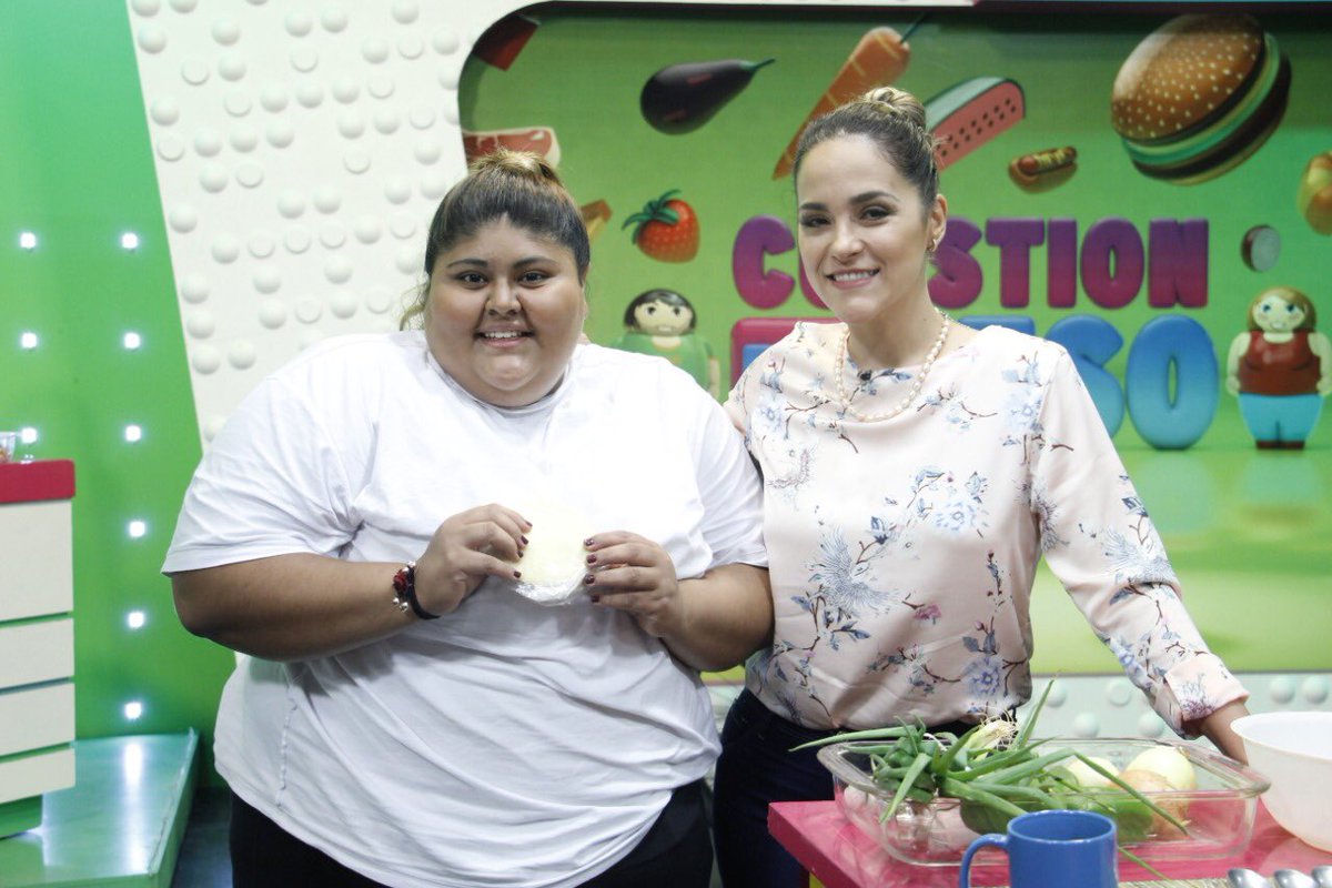 CDPPY's tweet photo. ¡Bienvenidos a una edición más de #CDPPY con la conducción de @KARINADOLDAN por @latelepy! ¡Hoy cocinamos empanadas! 😊🥟❤ https://t.co/zSRsJr3QQD