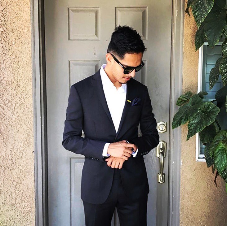 BalaniCustom's tweet photo. What time is it? Time for happy hour! #TheCustomLife #customsuit https://t.co/06y6F1PnvG