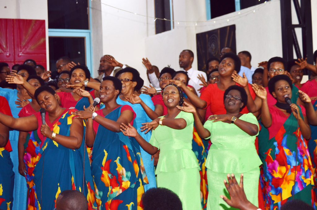 HozianaC's tweet photo. Aha twari twanezerewe twebwe na Agape_choir na pastor wacu Emmanuel Imana ishimwe https://t.co/VhBsZavzio