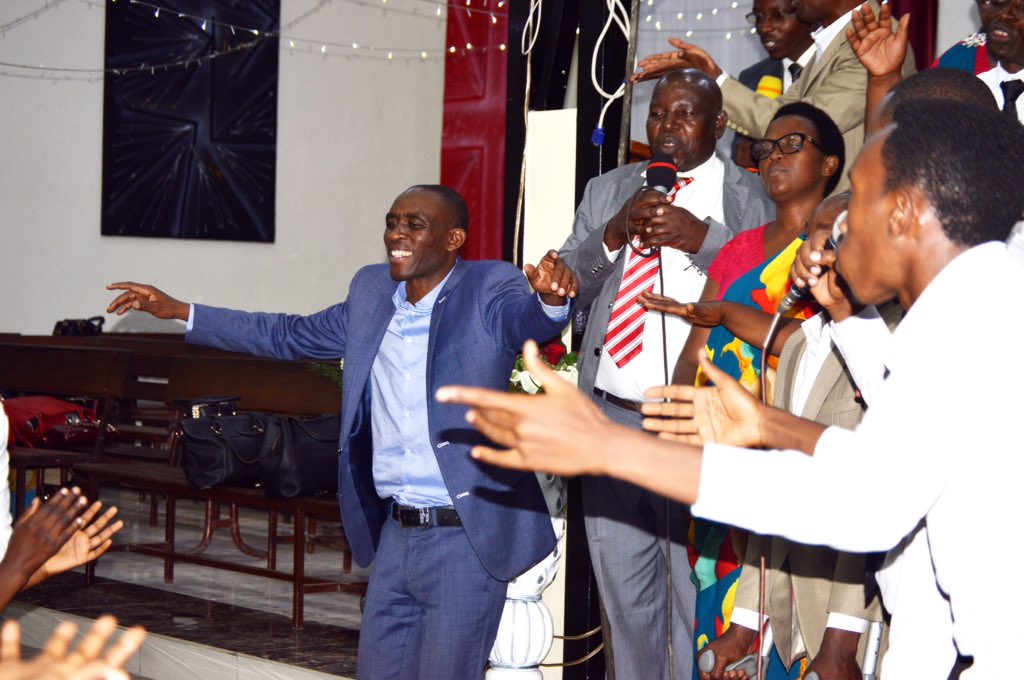 HozianaC's tweet photo. Aha twari twanezerewe twebwe na Agape_choir na pastor wacu Emmanuel Imana ishimwe https://t.co/VhBsZavzio