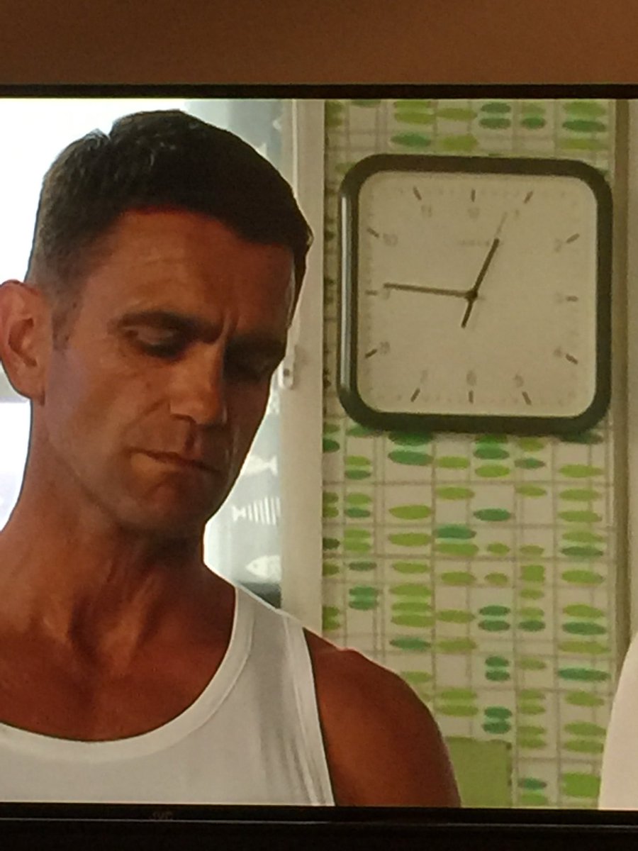 JayneStringer's tweet photo. Bad continuity in @bbceastenders tonight same conversation scene split by another scene but no way did the conversation take 2 hours #BBCError #Eastenders #TimeError #EastendersFail https://t.co/5AEFR243yD