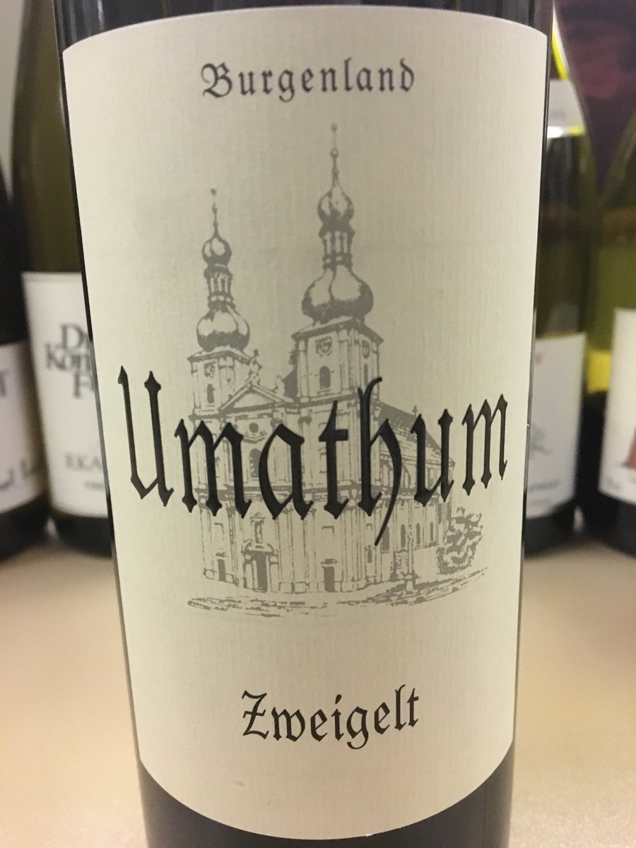 DQPWines's tweet photo. A powerful Zweigelt by #Umathum, very tannic for a Zweigelt, but with the characteristic electric purple colour. Intense berry nose, with the fresh note of broken spring twigs from berry bushes and orchard trees. There really should be a short-hand for that. #drinkmorezweigelt -D https://t.co/XpqQR5G2Uf