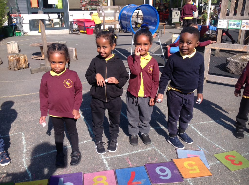MissLinsleyHMPS's tweet photo. Platypuses have been practising their #numberordering and #numberformation and enjoying the #sunshine at the same time! βοΈ #outdoorlearning #maths #number #EYFS @HerbMorrPriSch https://t.co/zyh12oM0b7