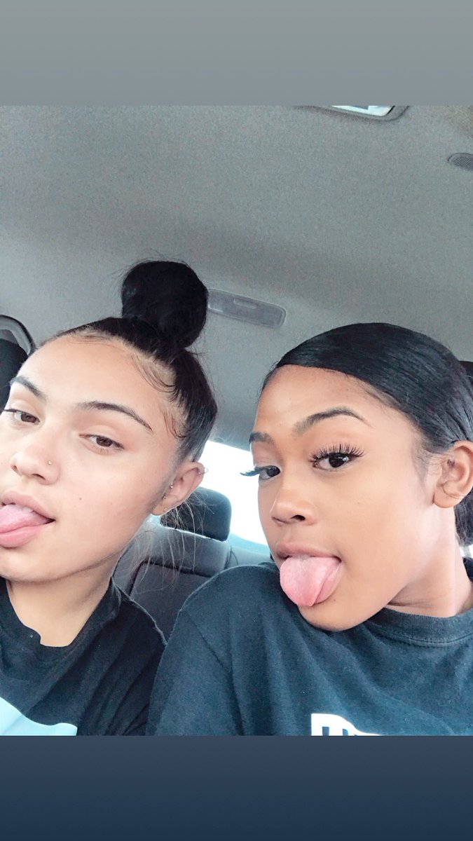 trapcessjas's tweet photo. he don’t like bitches with makeup ✅ https://t.co/BscHqEelk7