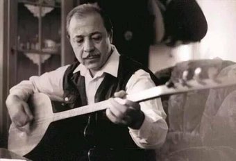 Hak bildiğim yoldan ayrı gitmedim, Koğular getirip gıybet etmedim, Gönülleri kırıp can incitmedim, 
Bir garip sazımı çaldım giderim... 
#NeşetErtaş