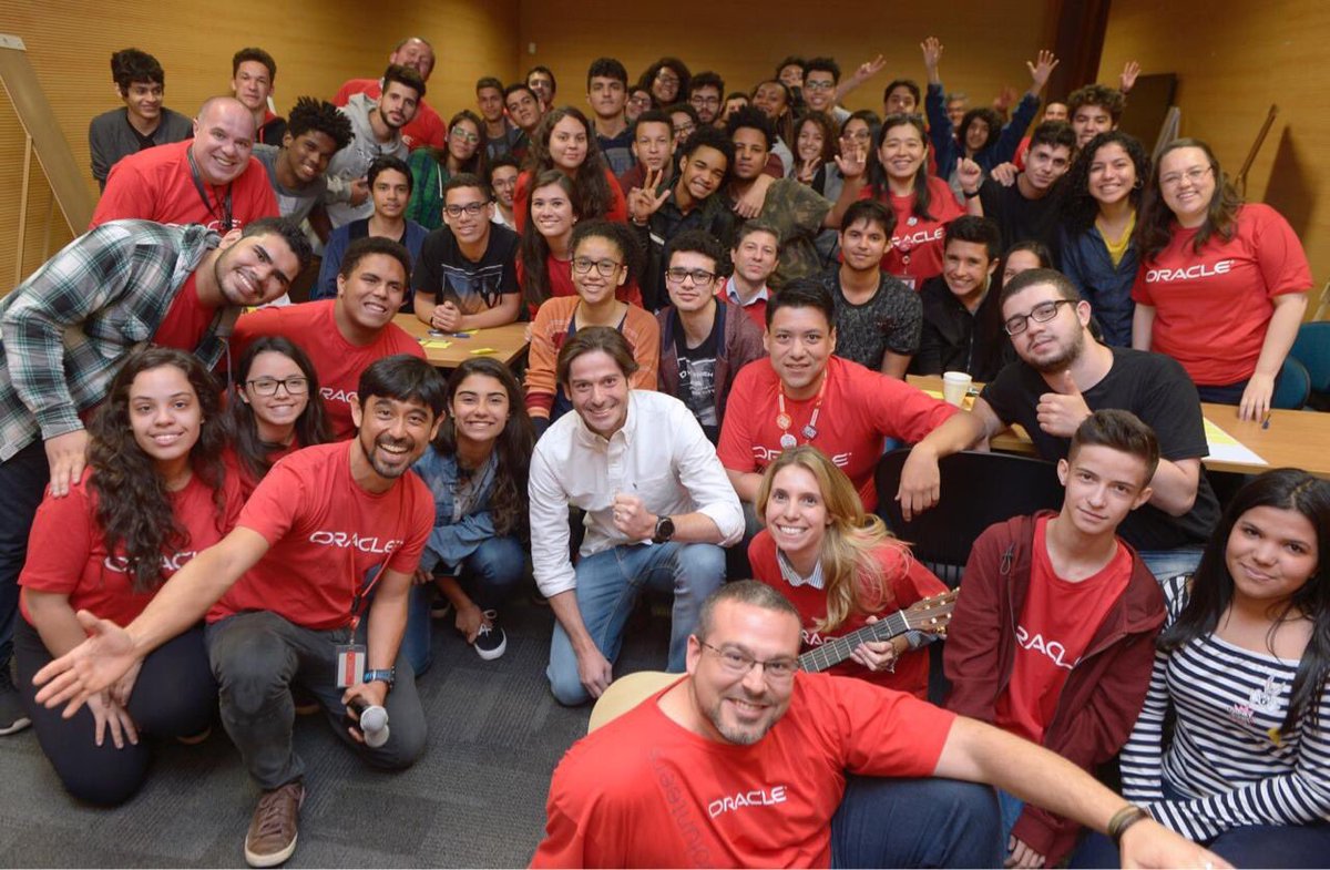 JAAmericas's tweet image. Thanks to @Oracle for helping us to inspire youth for their future jobs through artificial intelligence in a public school from São Paulo! @jabrasil #ChatbotForGood 🇧🇷