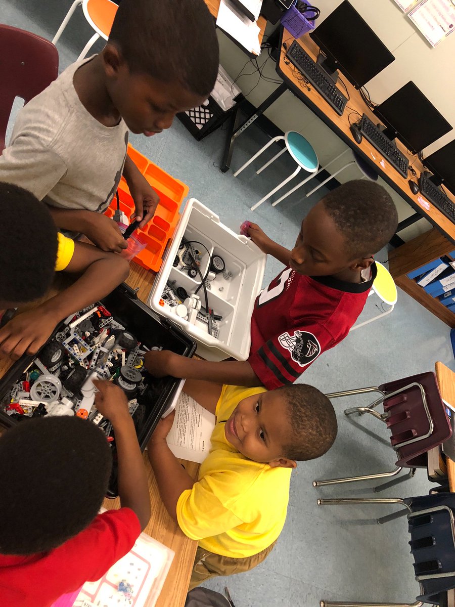 APSTAGRobotics's tweet image. Let’s conpare and contrast robotics parts and their possible functions through writing! #WAC #writingacrossthecurriculum #LiteracyIntergration #RoboticsinELA #TAGWereIt @TAGMsRackston @creightonbryan @APSTAGAcademy @FIRSTweets @firstlegoleague @apsupdate @apsSTEM