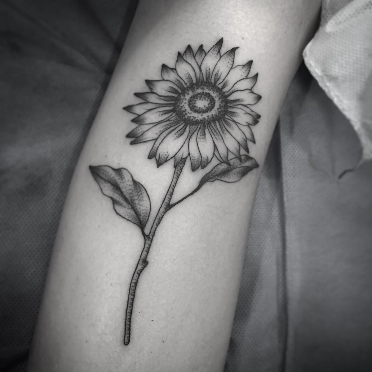 Sunflower by Julian #tattoo #tattoos #tattooing #tattooed #tattooartist  #tattooart #ink #inked #flower #flowers #flowertattoo #flowertattoos # sunflowers #sunflower #sunflowertattoo #sunflowertattoos #blackandgrey, image size:1200x1200
