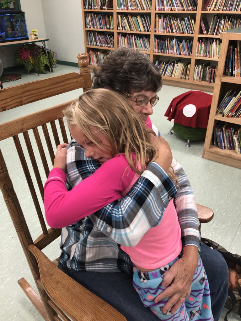 KellyKlober's tweet photo. Grandparent reader in library #grandparentsmakebestreaders #raisingreaders #littlebluetruck https://t.co/BOVEEKnmHz
