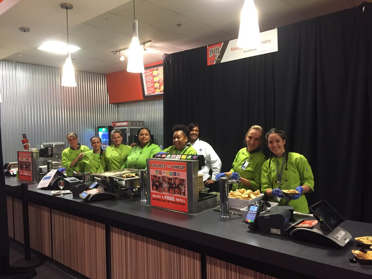 LMMpresident's tweet photo. At #TasteoftheBrowns tonight supporting our partners @CleFoodBank! Our chefs and #ChoppingforChange students prepared delicious food. Stop by and see them! @DRCOhio @LMMCleveland #erwnow @Browns https://t.co/lKOuYPDXXA
