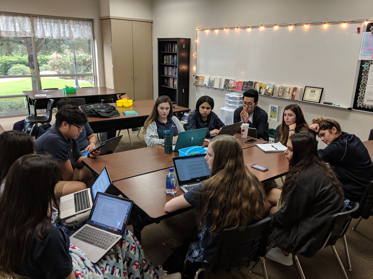 mepesek's tweet photo. I love getting kids outside of their comfort zone. 11th &amp; 12th grade memoir book club discussions happened today, &amp; it was awesome to see the groups mix &amp; discuss books thoughtfully. #allenacademy #AAEngLang https://t.co/rebS7goFi6