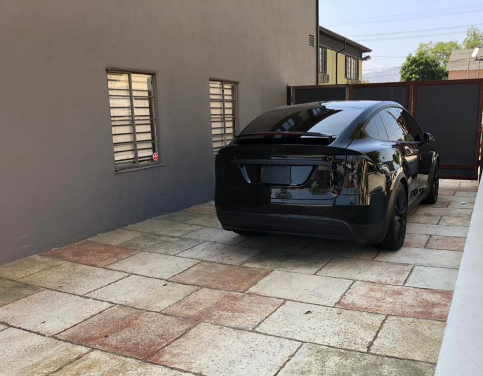 Vividevereaux's tweet image. If Darth Vader drove a @teslamotors model X... #Tesla #ModelX #P100D #DarthVader #Stealth