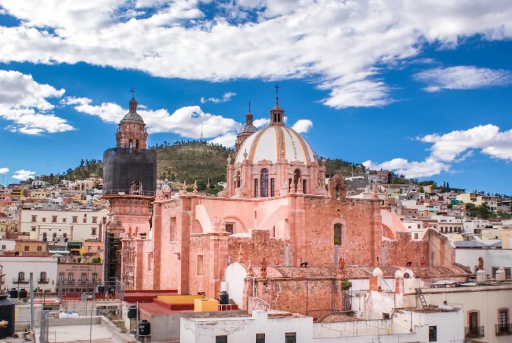 #Zacatecas, a spectacularly pretty silver town whose centre of brightly coloured colonial-era cottages and soft-pink baroque church fronts is on the #Unesco World Heritage list #BestOfMx 🔔 bit.ly/2xfshdk